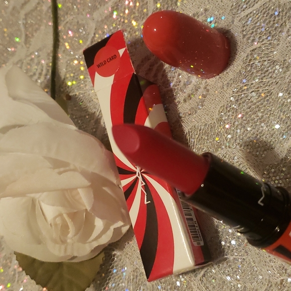 🧚‍♀️WILD CARD Mac DISCONTINUED Holiday Lipstick NWT - Picture 6 of 7